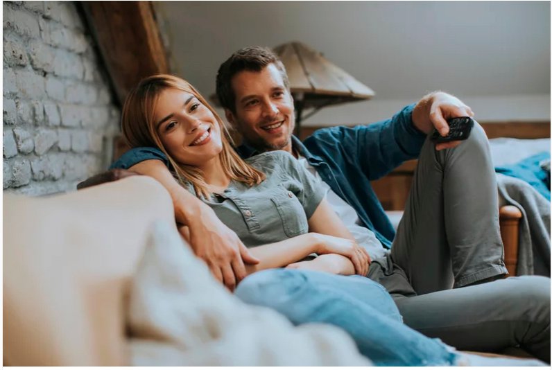 Como Sentarse En El Sillón Con La Pareja Dice Mucho De La Relación 